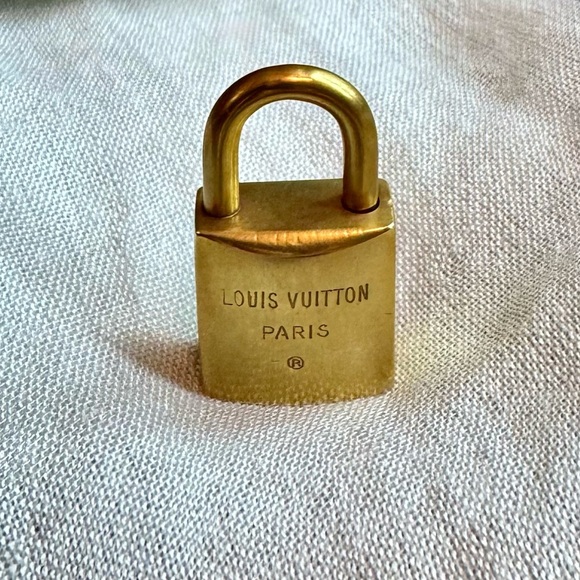 Louis Vuitton Padlock #206 - Picture 4 of 5